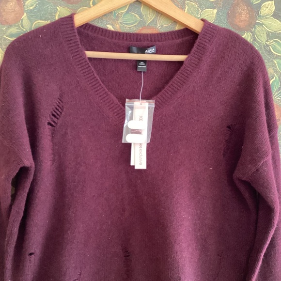Aqua Burgundy Cashmere Distressed V-Neck Sweater 100% Bloomingdales Exclusive - Picture 3 of 13
